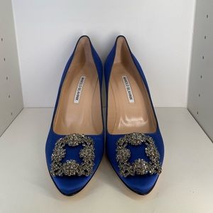 NWOT Manolo Blahnik Hangisi 70 Embellished Sex & The City Blue Satin Pumps